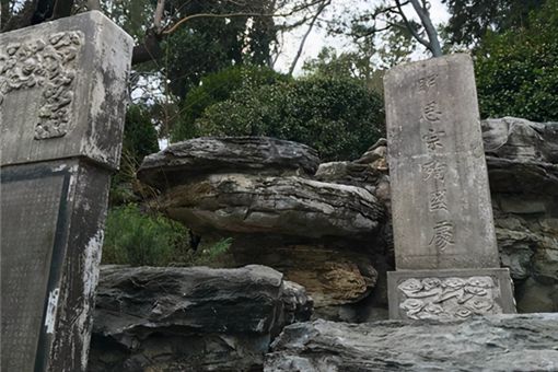 崇祯上吊的大槐树为什么要用铁链子拴着 崇祯上吊的大槐树为什么要用铁链子拴着