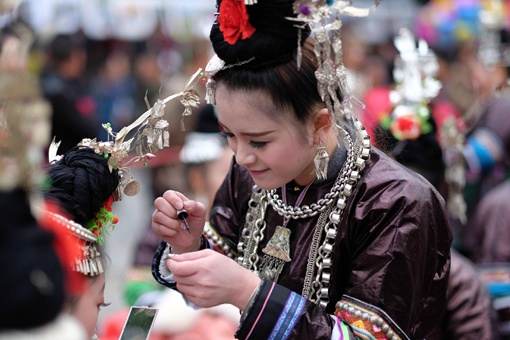 多声部、无指挥、无伴奏的自然合声是哪项民间合唱形式 多声部、无指挥、无伴奏的自然合声是哪项民间合唱形式