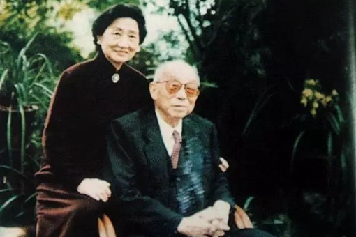 张学良有几个老婆?他最爱的是谁? 张学良有几个老婆?他最爱的是谁?