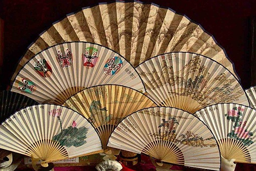 中华人民共和国非物质文化遗产法是哪一年公布并实施的