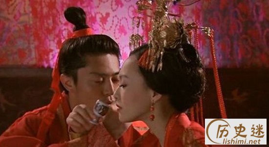 古代结婚为什么要喝交杯酒?喝交杯酒的意义是什么,结婚喝交杯酒用什么样的酒杯