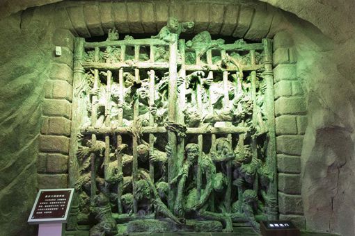 重庆大隧道惨案,为何说数万人是被自己人害死的? 重庆大隧道惨案,为何说数万人是被自己人害死的?