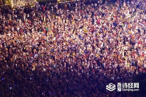 万人空巷形容哪种场合 庆祝欢迎还是人烟稀少 万人空巷形容哪种场合 庆祝欢迎还是人烟稀少