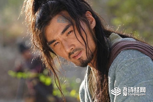 水浒传高俅为什么要陷害林冲 高俅和林冲有什么仇