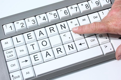 电脑键盘为什么不是按字母顺序排列的