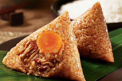 为了让煮出来的粽子更美味,下锅时最好用冷水还是热水