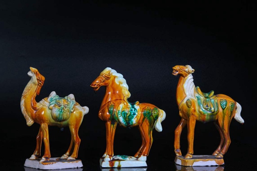 唐朝唐三彩的起源及其发展历程介绍 唐朝唐三彩的起源及其发展历程介绍