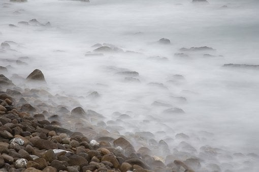 黄皮子坟电影结局啥意思，胡八一众人还处于幻觉中（燕子唱起了戏词/蜡烛熄灭）
